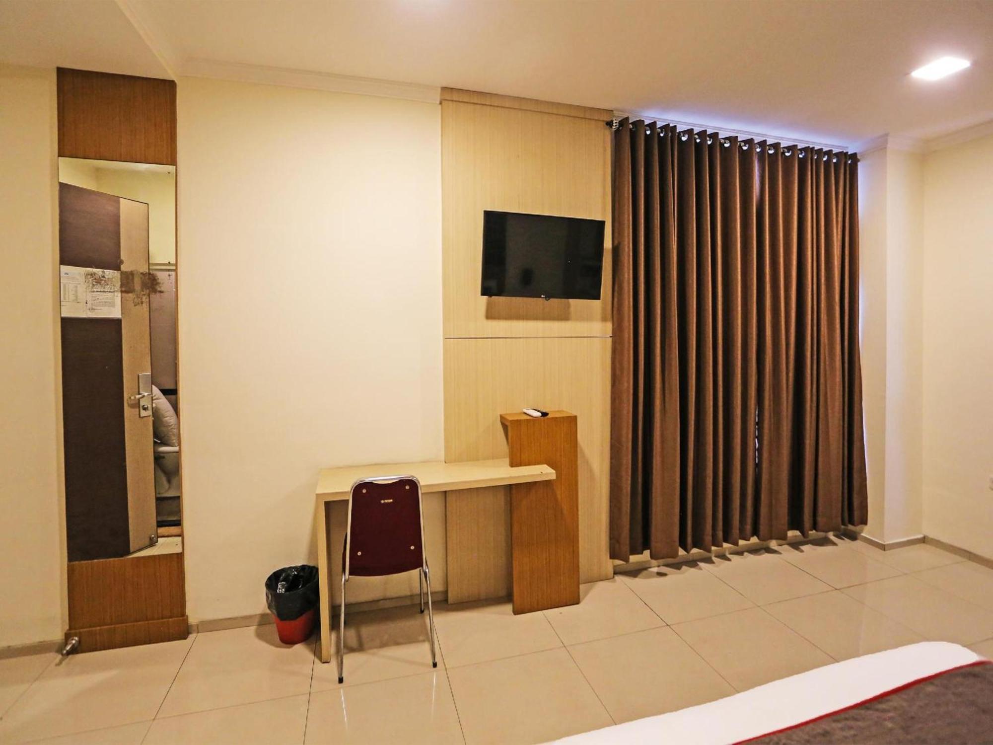 Super Oyo Townhouse Oak Hotel Fiducia 설퐁 외부 사진