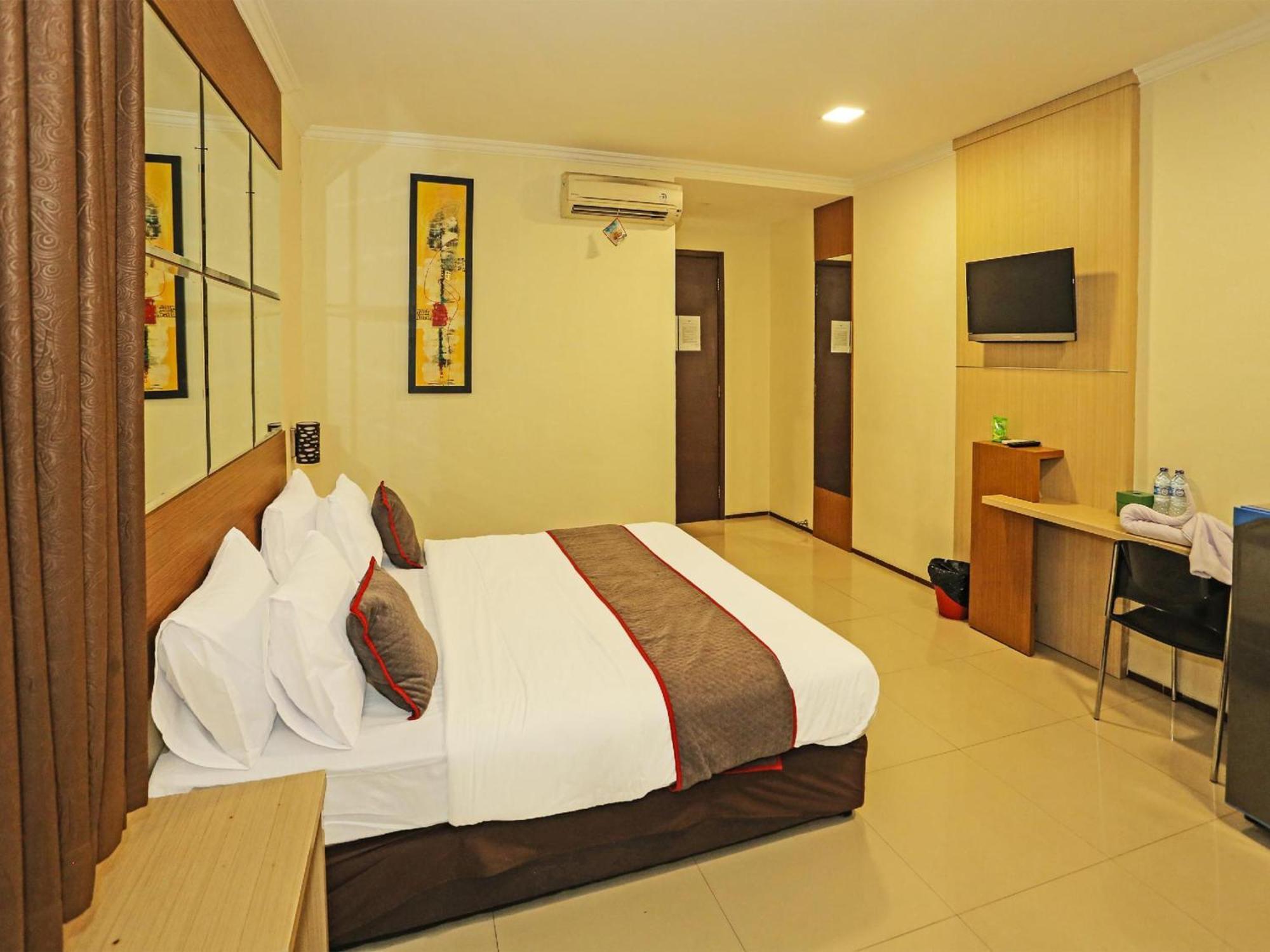 Super Oyo Townhouse Oak Hotel Fiducia 설퐁 외부 사진