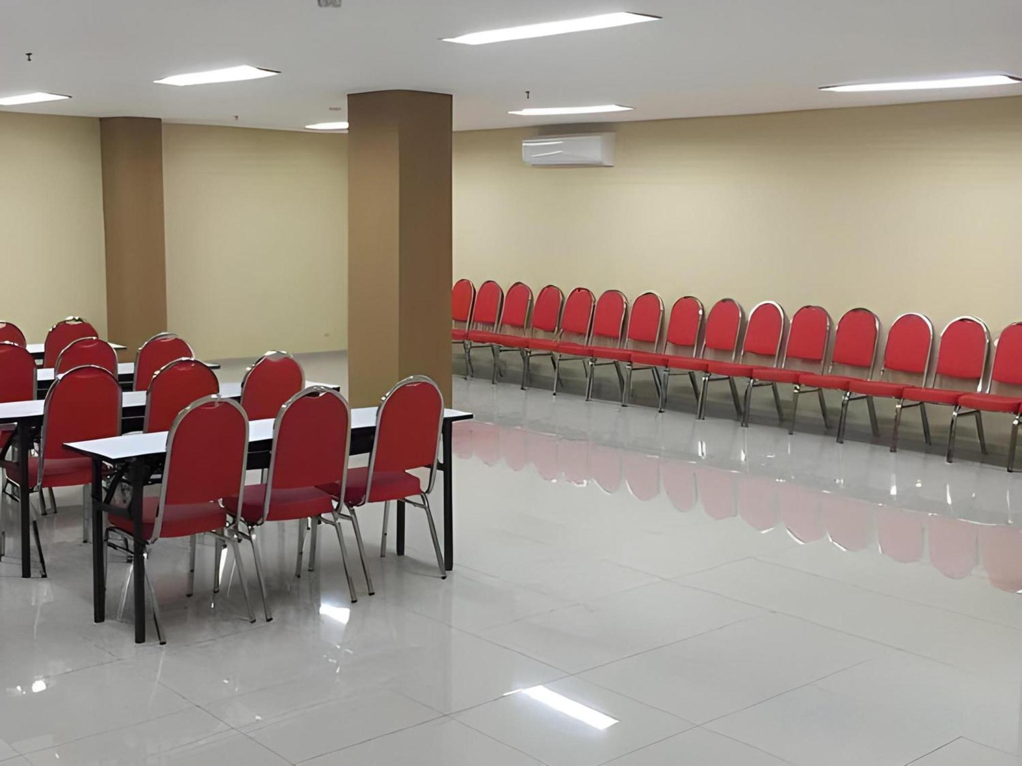 Super Oyo Townhouse Oak Hotel Fiducia 설퐁 외부 사진