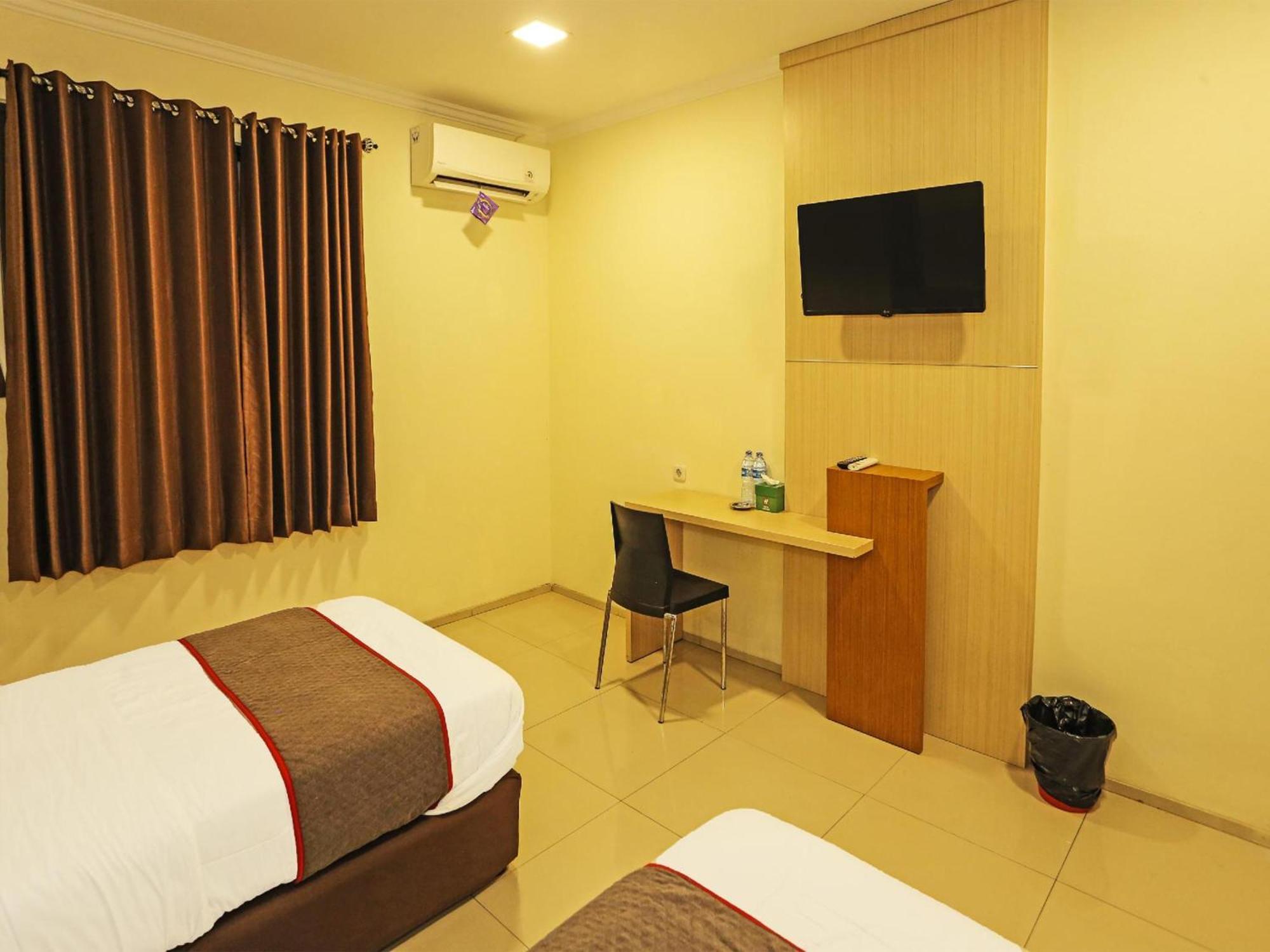 Super Oyo Townhouse Oak Hotel Fiducia 설퐁 외부 사진