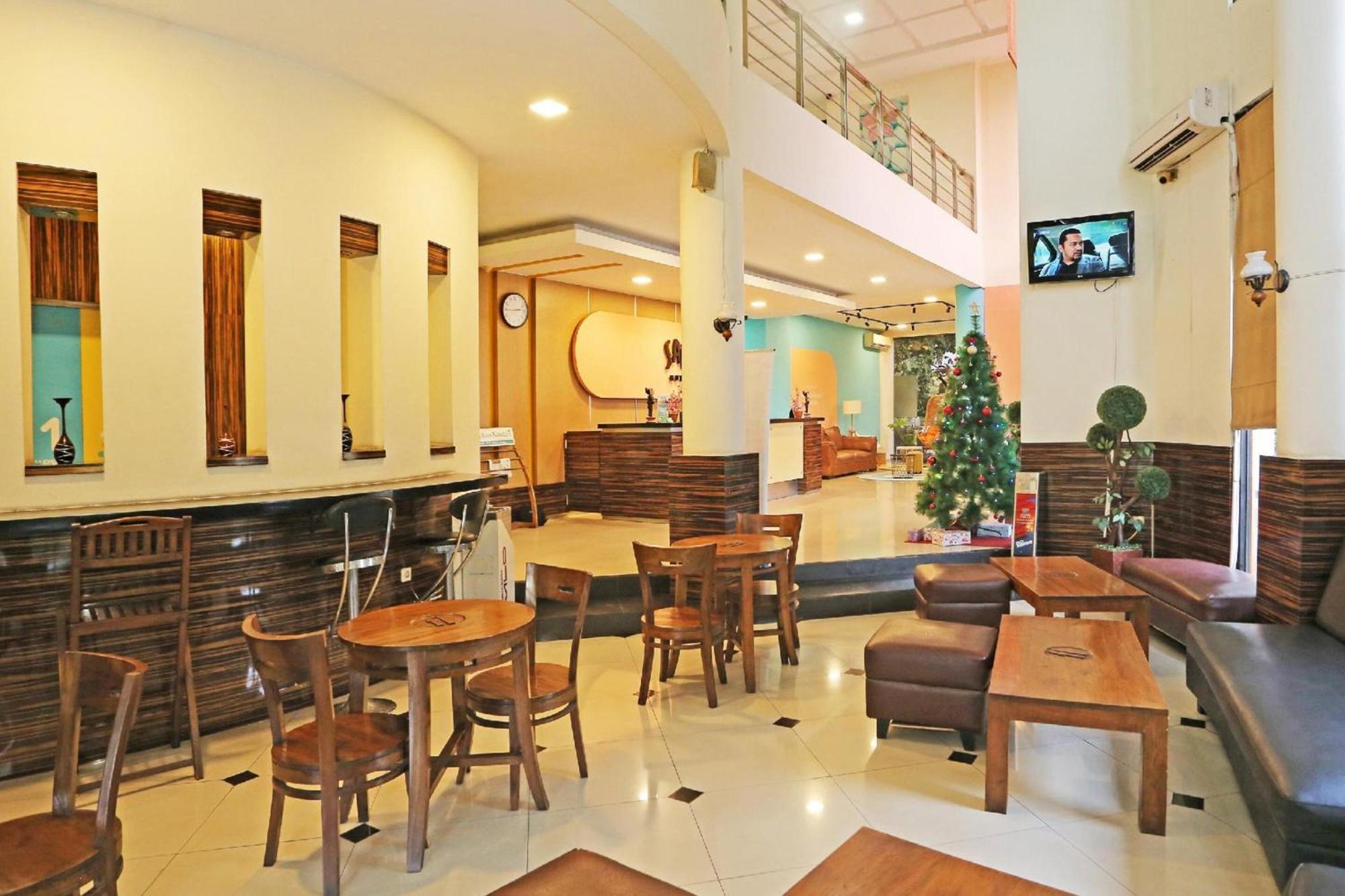 Super Oyo Townhouse Oak Hotel Fiducia 설퐁 외부 사진