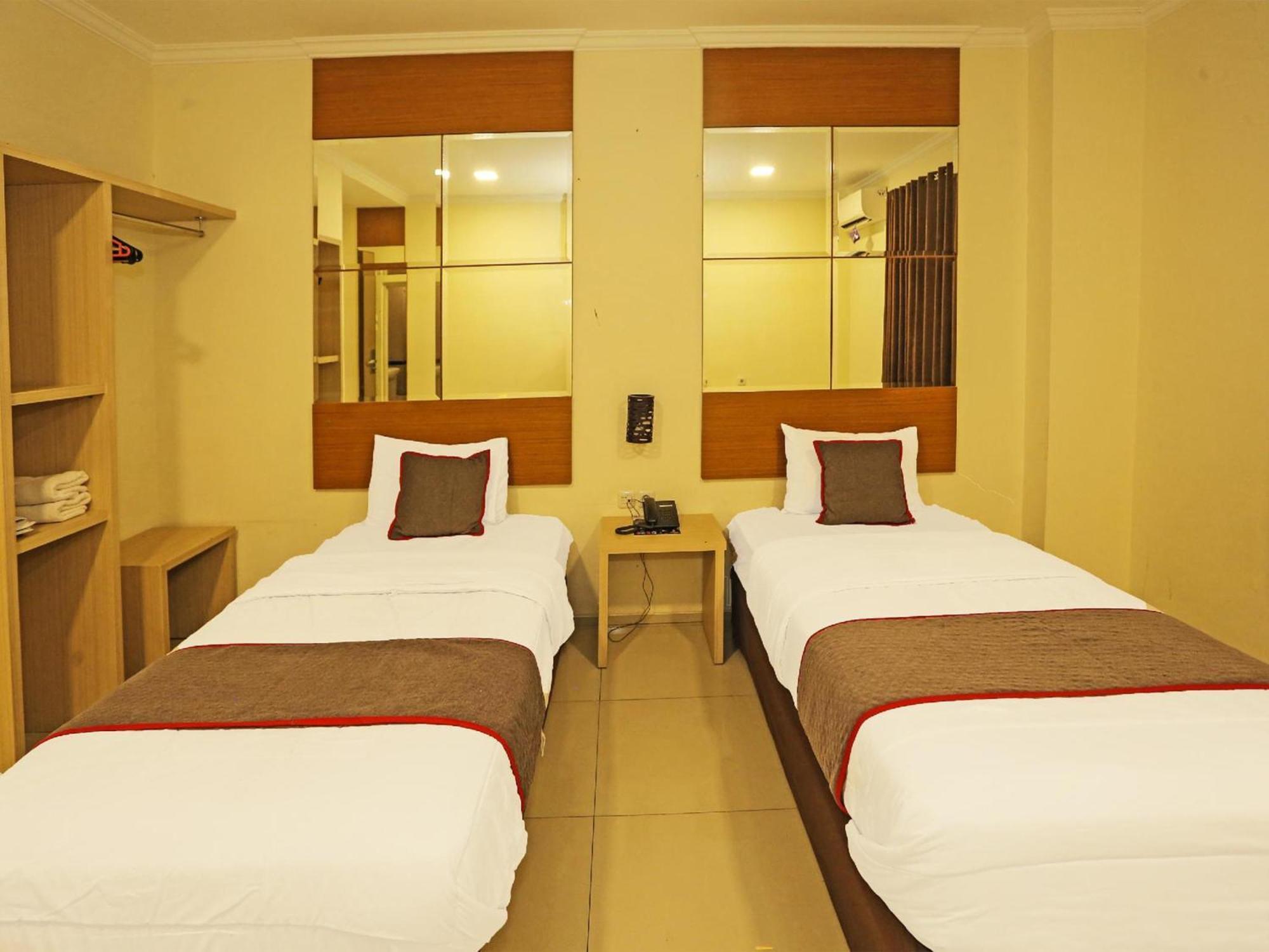 Super Oyo Townhouse Oak Hotel Fiducia 설퐁 외부 사진