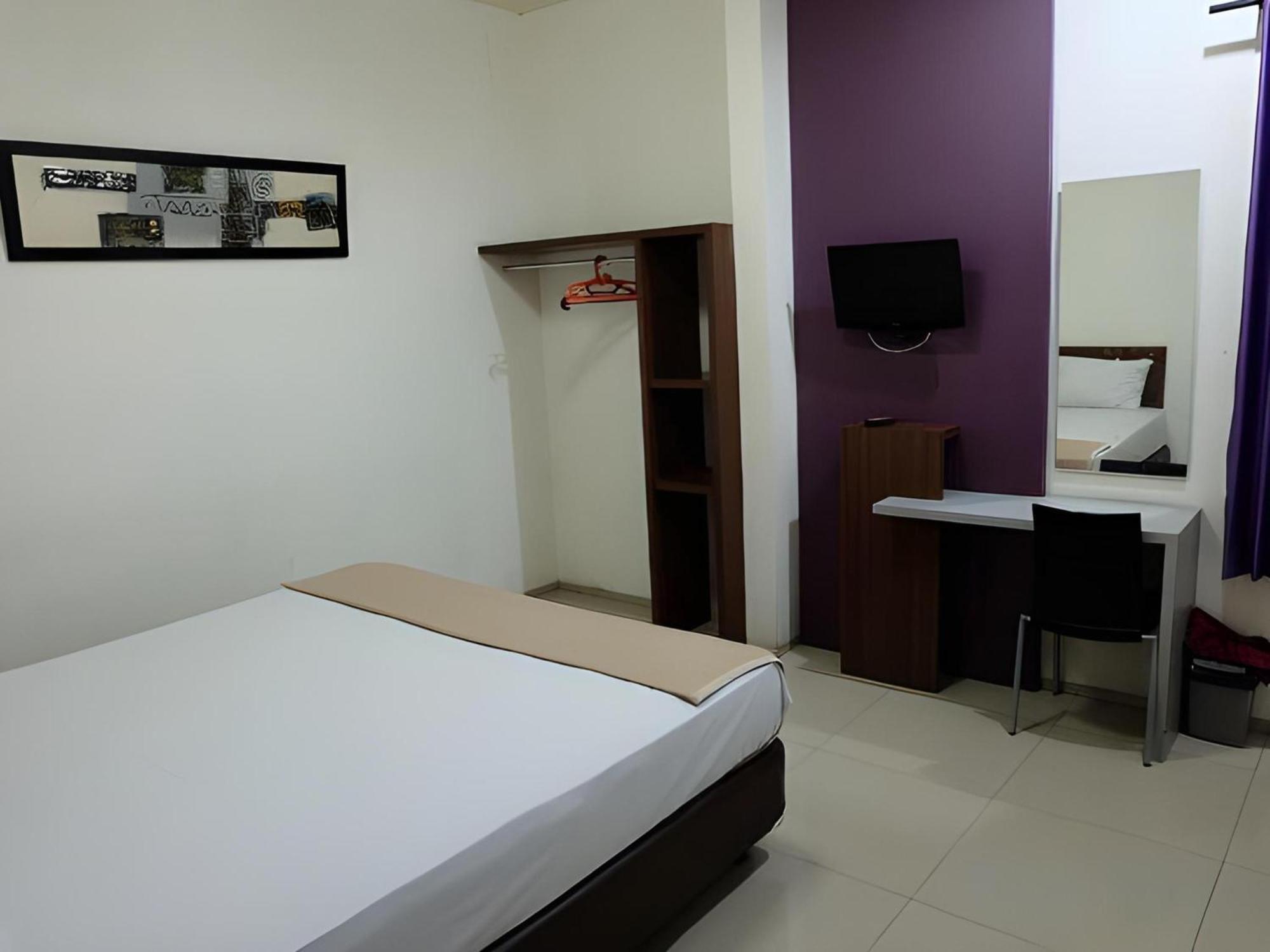 Super Oyo Townhouse Oak Hotel Fiducia 설퐁 외부 사진