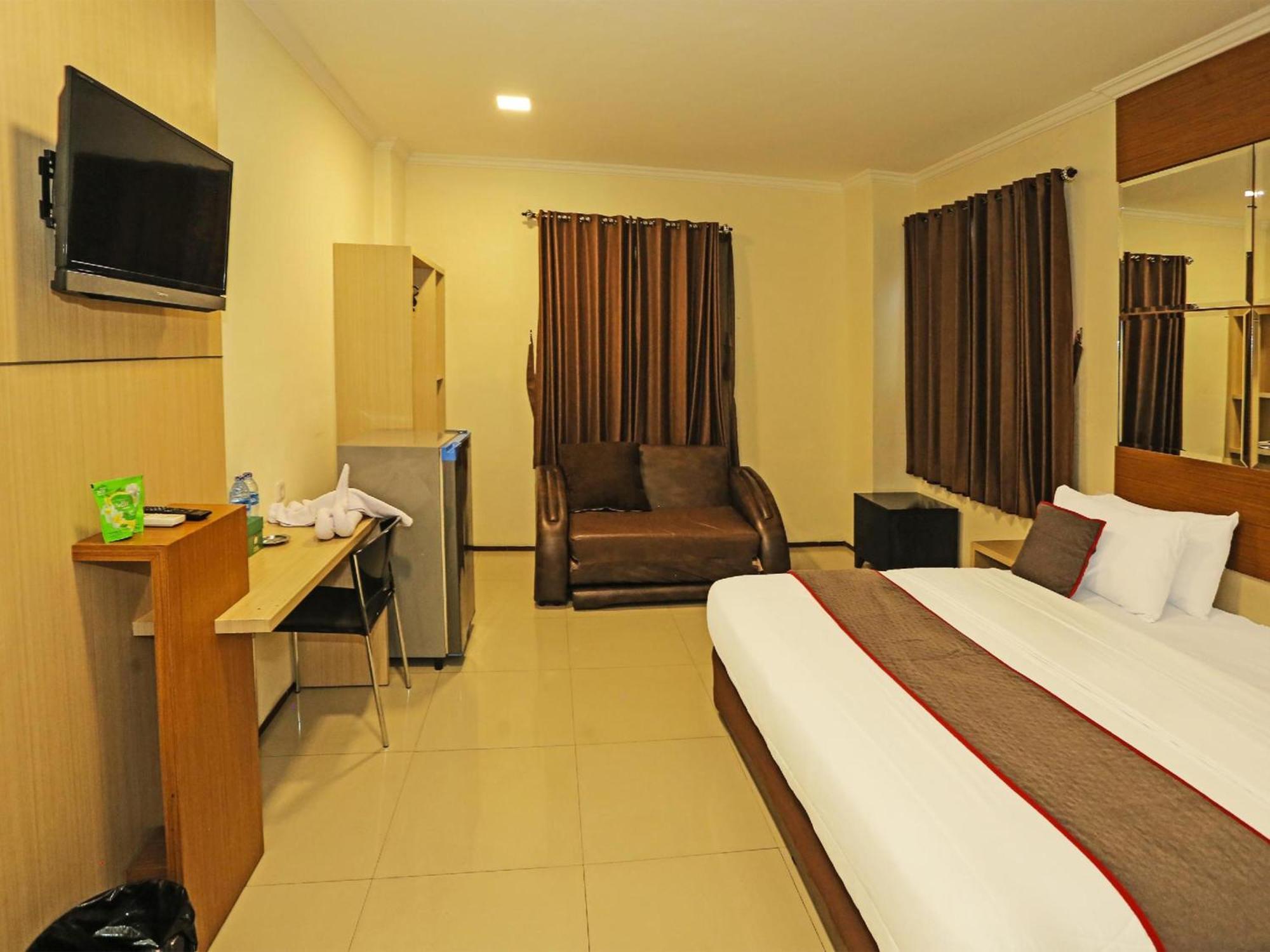 Super Oyo Townhouse Oak Hotel Fiducia 설퐁 외부 사진