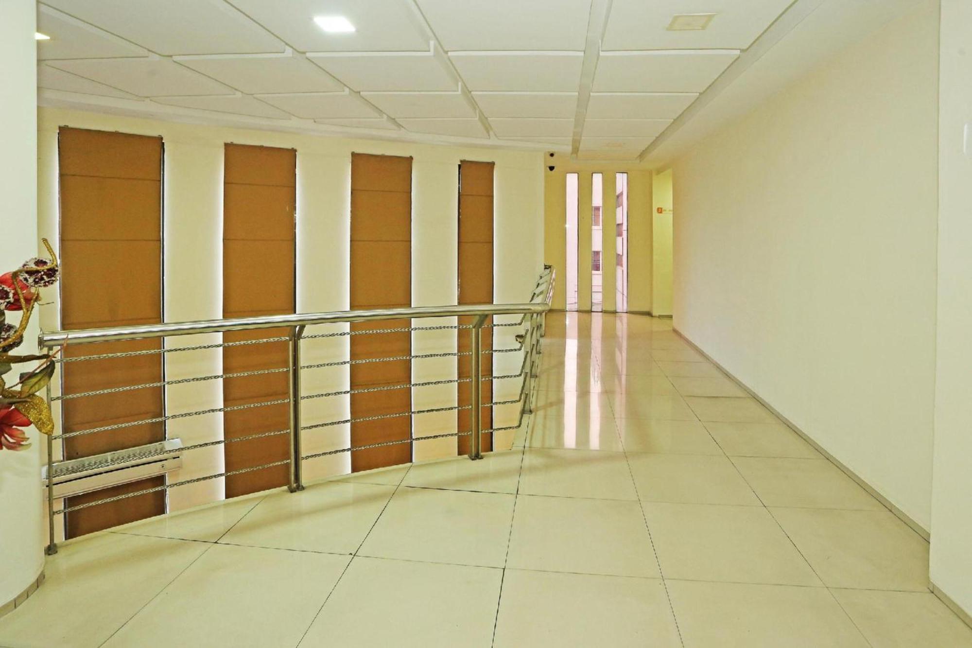 Super Oyo Townhouse Oak Hotel Fiducia 설퐁 외부 사진