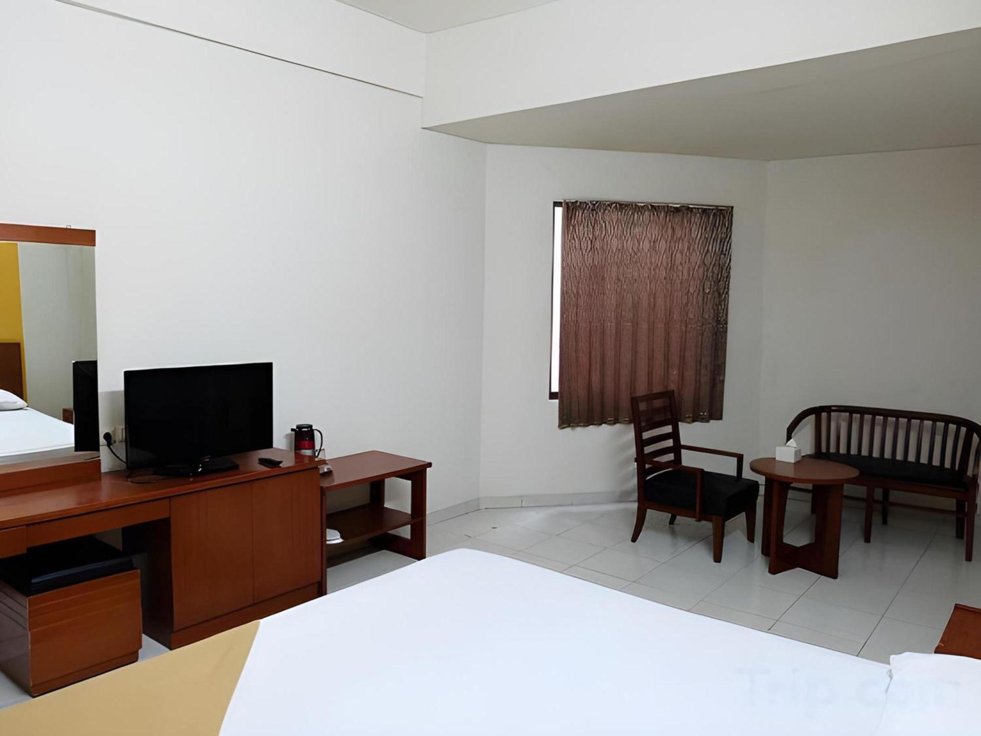 Super Oyo Townhouse Oak Hotel Fiducia 설퐁 외부 사진
