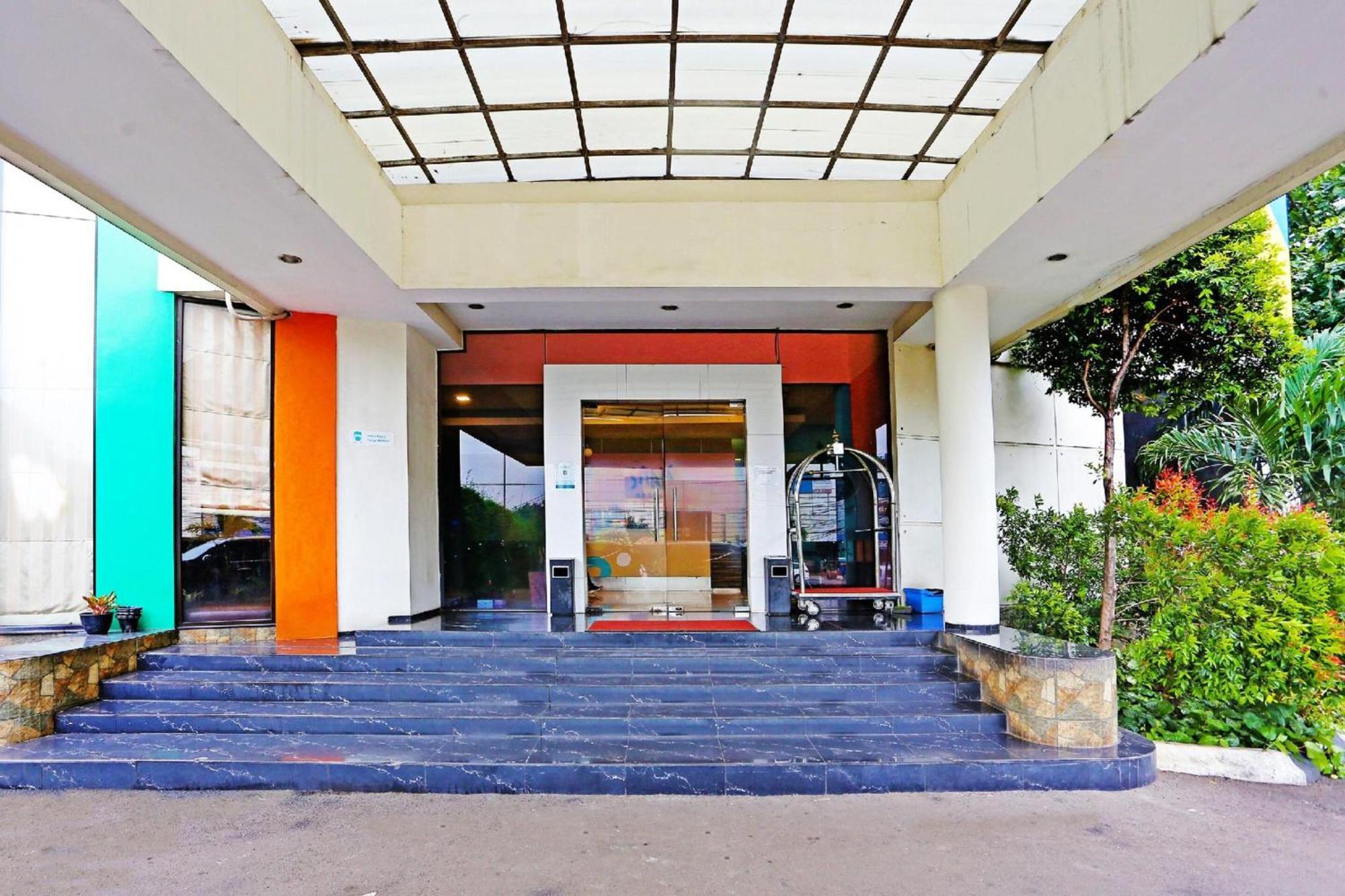 Super Oyo Townhouse Oak Hotel Fiducia 설퐁 외부 사진