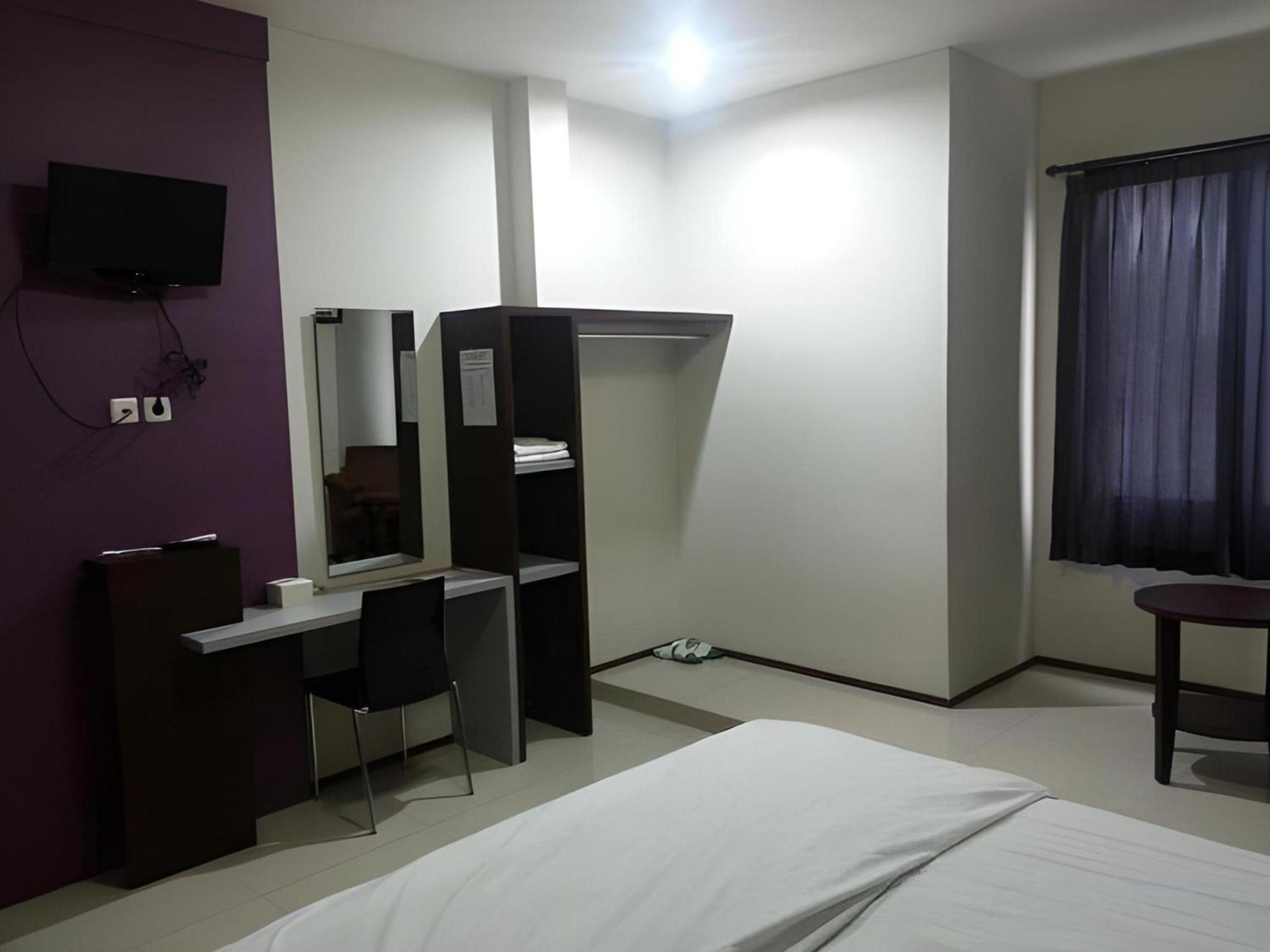 Super Oyo Townhouse Oak Hotel Fiducia 설퐁 외부 사진