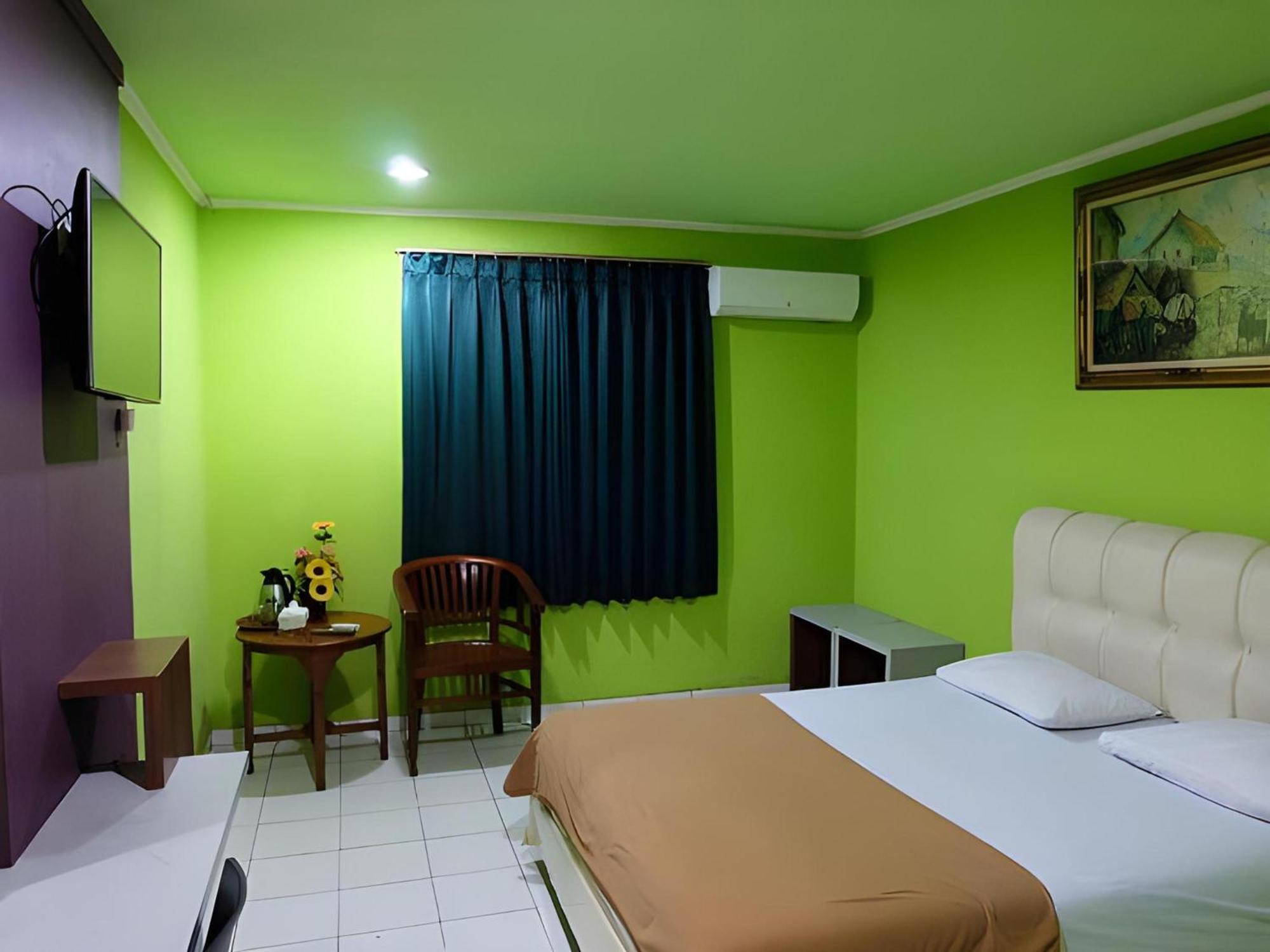 Super Oyo Townhouse Oak Hotel Fiducia 설퐁 외부 사진