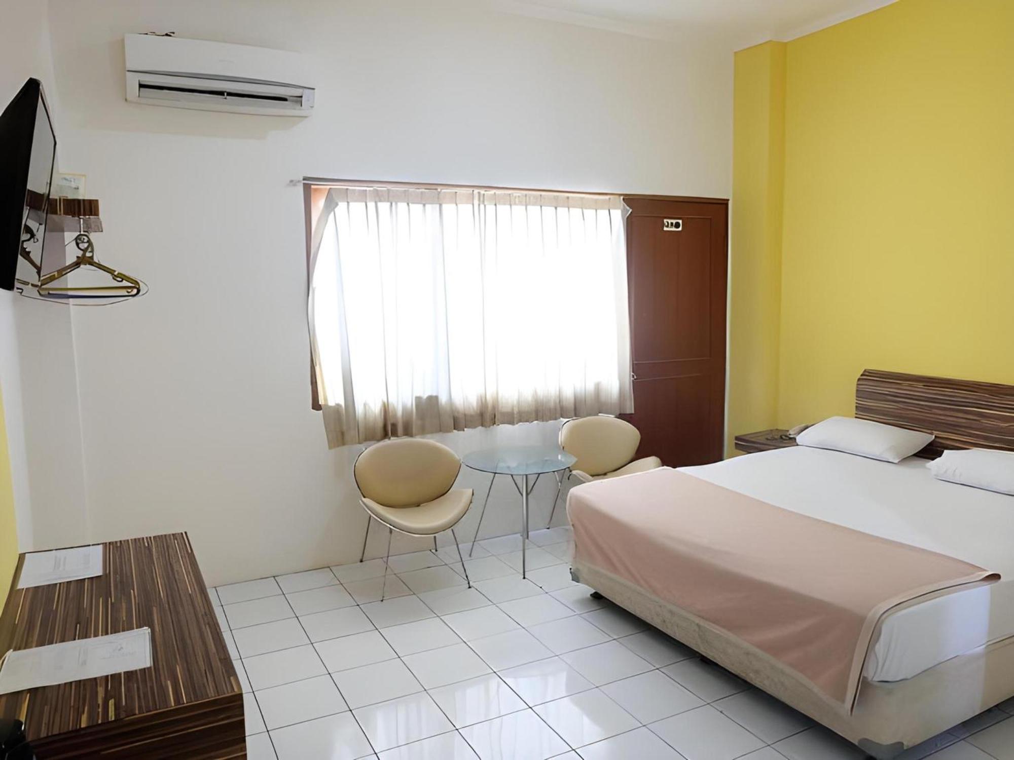 Super Oyo Townhouse Oak Hotel Fiducia 설퐁 외부 사진