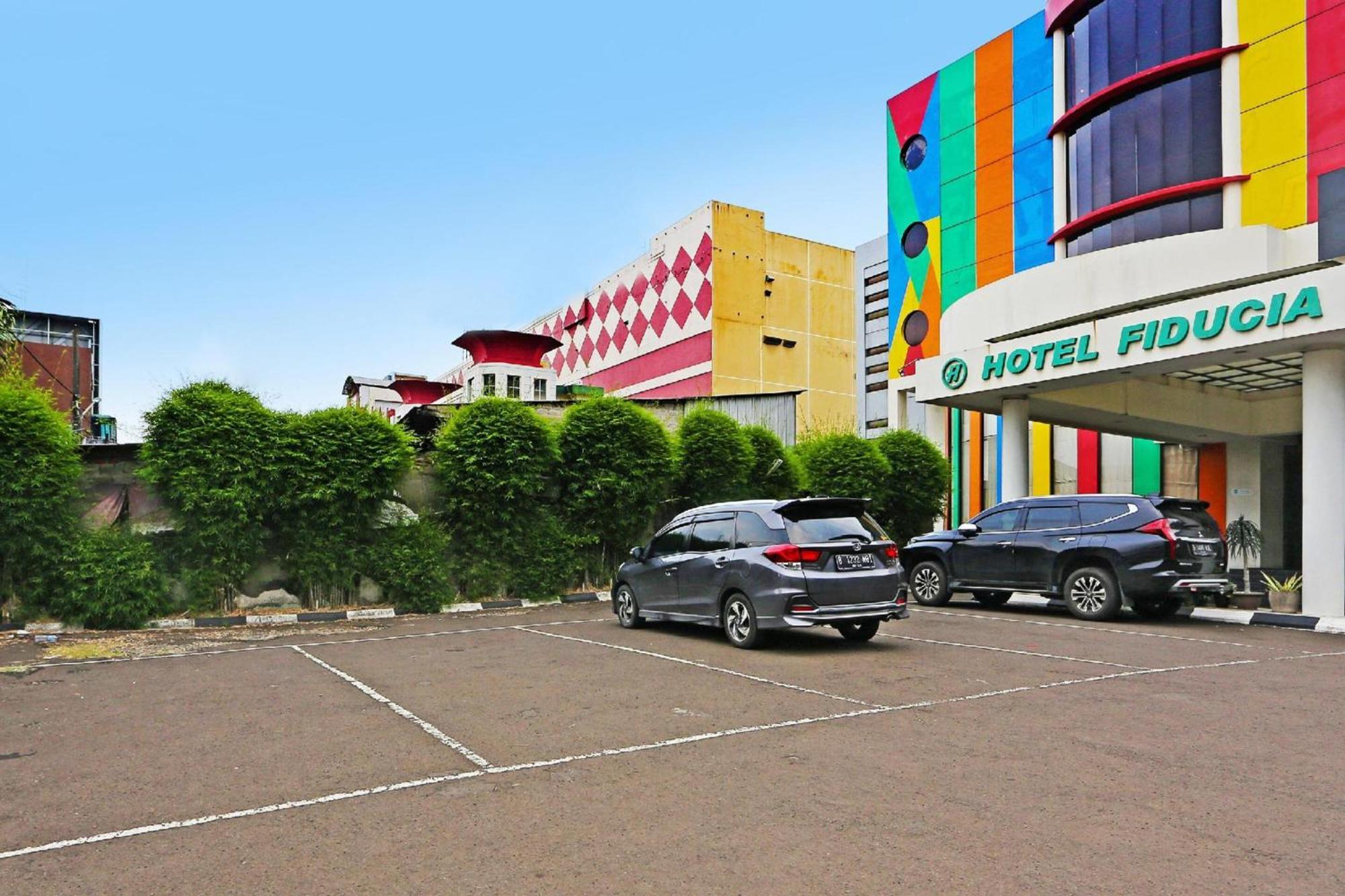 Super Oyo Townhouse Oak Hotel Fiducia 설퐁 외부 사진