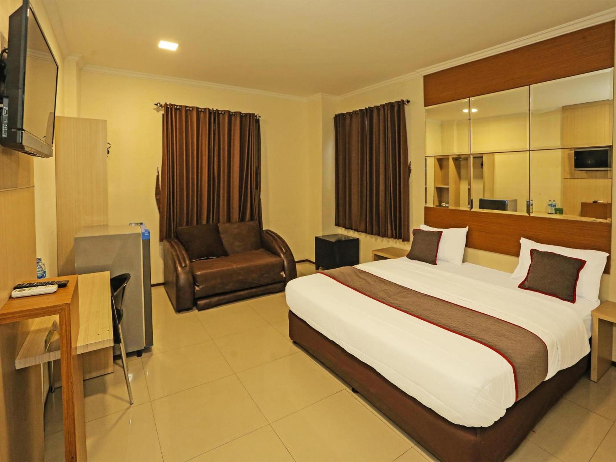 Super Oyo Townhouse Oak Hotel Fiducia 설퐁 외부 사진
