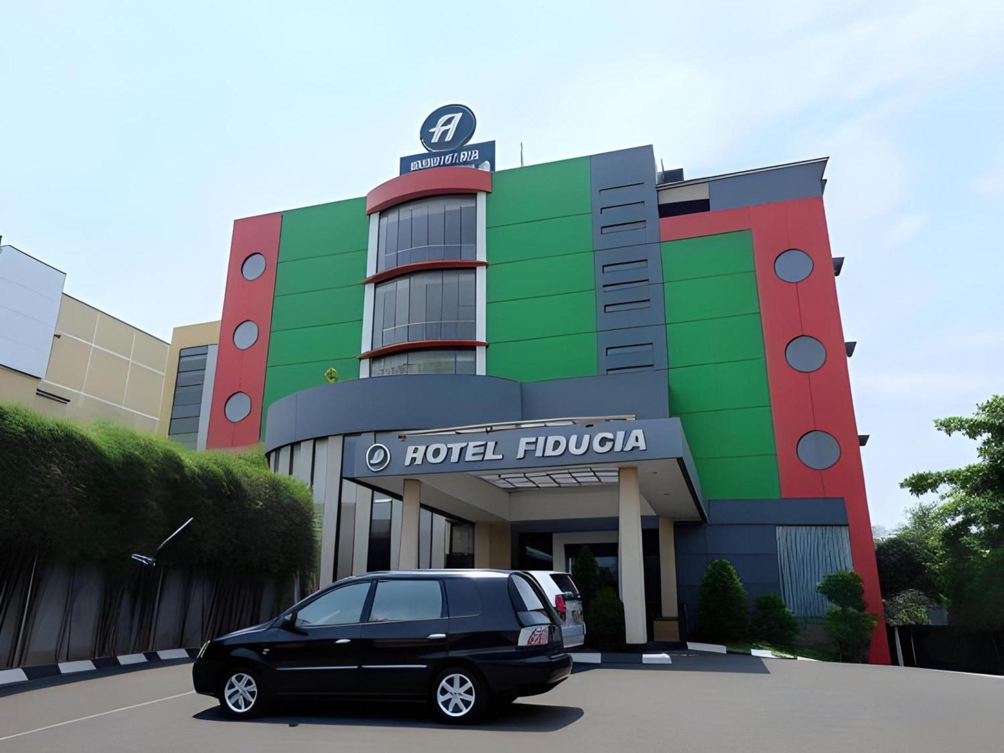 Super Oyo Townhouse Oak Hotel Fiducia 설퐁 외부 사진