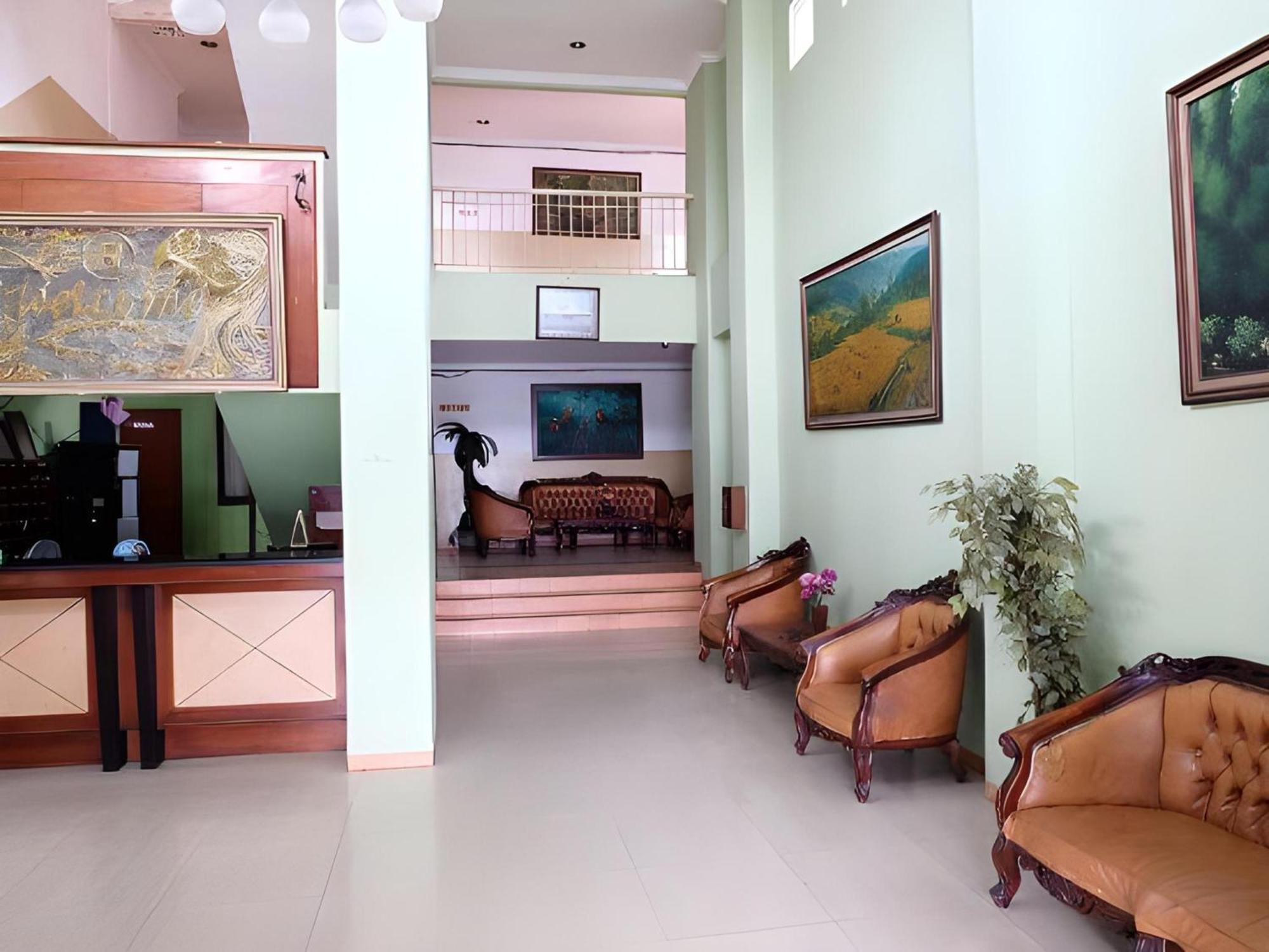 Super Oyo Townhouse Oak Hotel Fiducia 설퐁 외부 사진