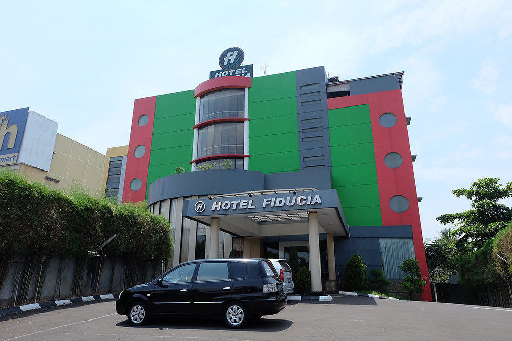 Super Oyo Townhouse Oak Hotel Fiducia 설퐁 외부 사진