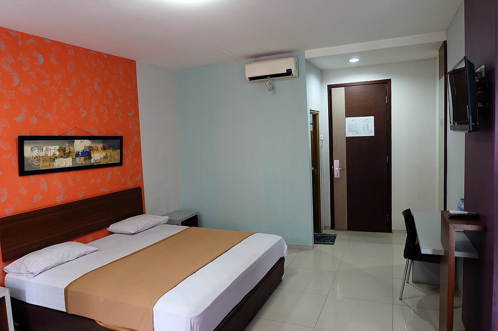 Super Oyo Townhouse Oak Hotel Fiducia 설퐁 외부 사진