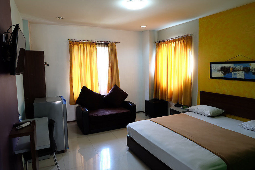 Super Oyo Townhouse Oak Hotel Fiducia 설퐁 외부 사진
